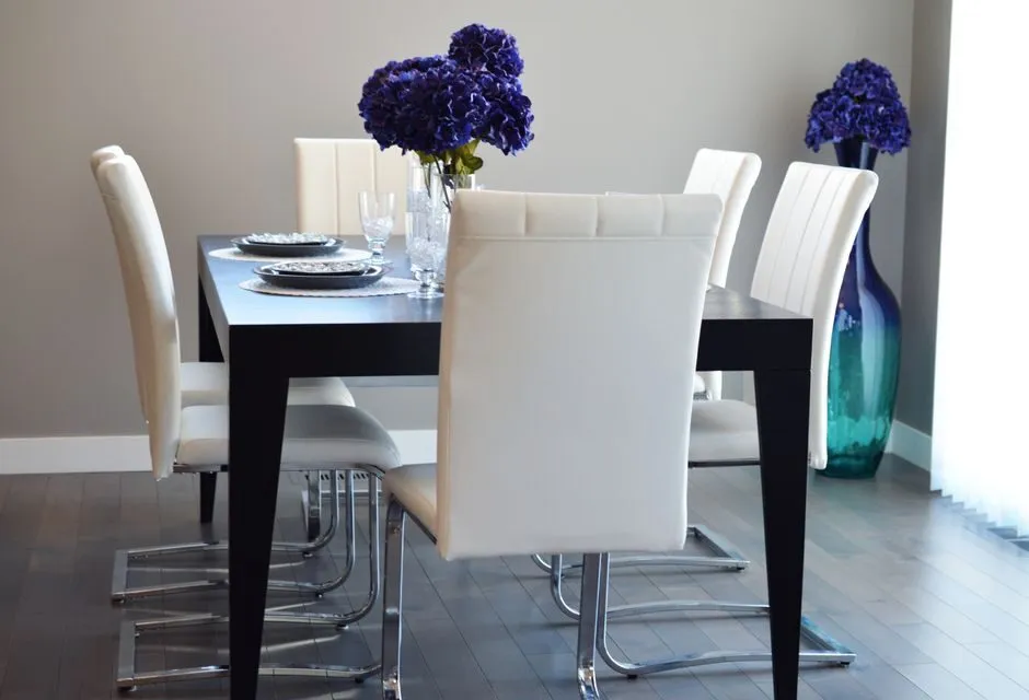Bộ bàn ghế ăn phong cách Bắc Âu với thiết kế minimalist và chất liệu tự nhiên nguyên bản Bộ bàn ghế ăn phong cách Bắc Âu với thiết kế minimalist và chất liệu tự nhiên nguyên bản