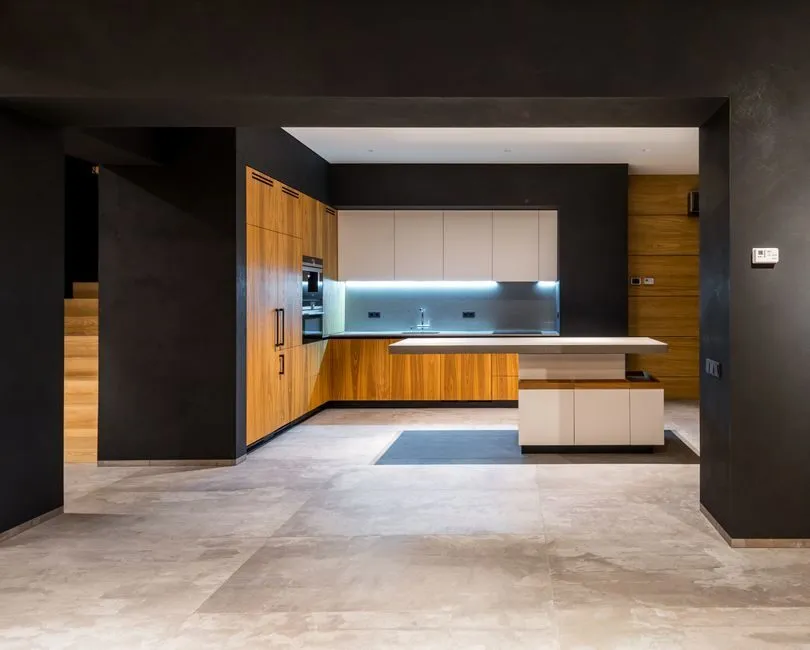 Bếp hiện đại có bàn đảo với bề mặt quartz độ bền cao và thiết kế tối ưu Bếp hiện đại có bàn đảo với bề mặt quartz độ bền cao và thiết kế tối ưu
