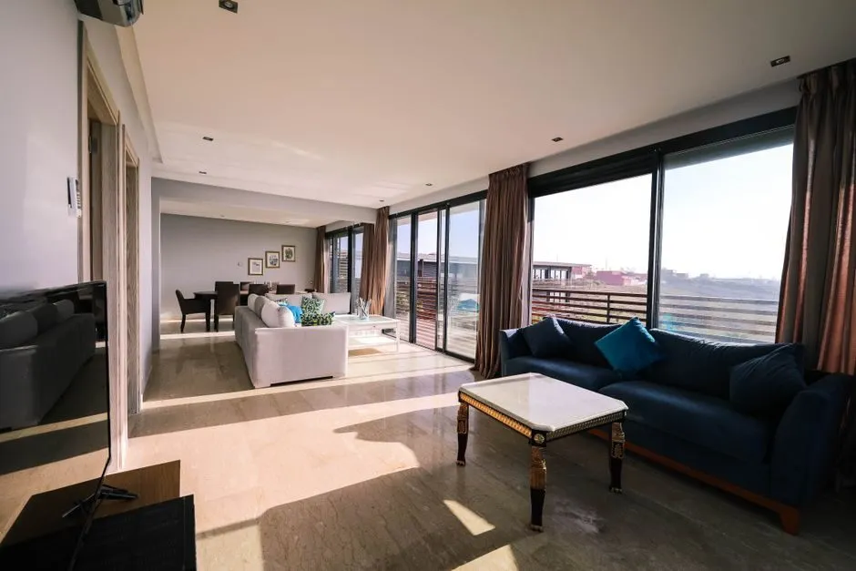 Bộ sofa tân cổ điển với chân sofa cong cổ điển và tựa gối trang trí lạc quan Bộ sofa tân cổ điển với chân sofa cong cổ điển và tựa gối trang trí lạc quan