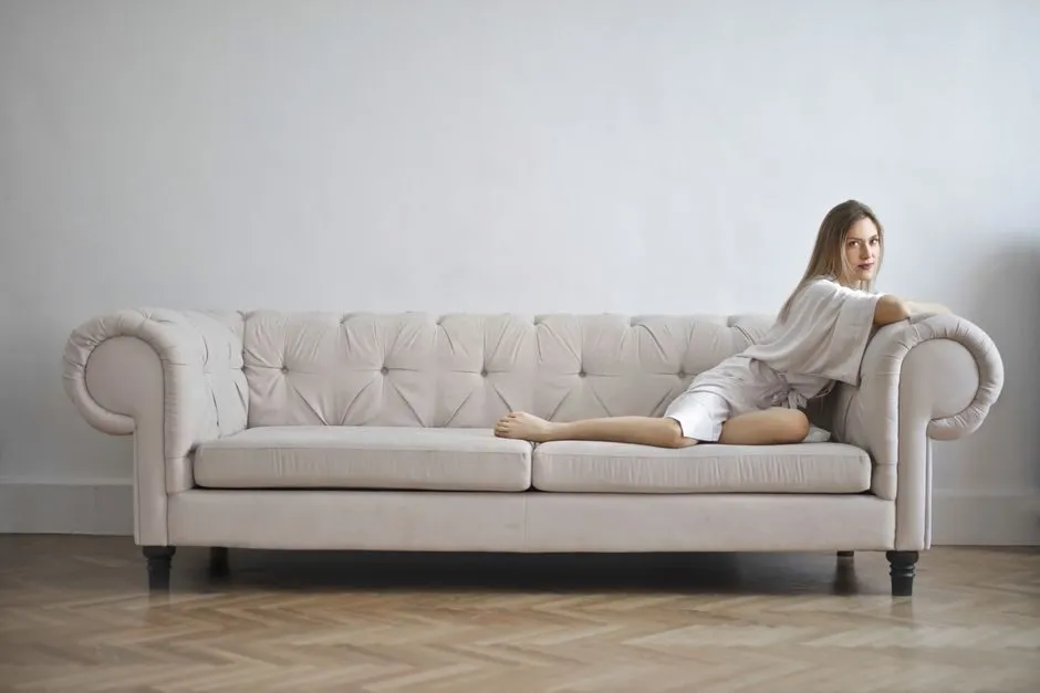 Sofa da công nghiệp đen bóng lạnh lùng phù hợp phòng làm việc chuyên nghiệp Sofa da công nghiệp đen bóng lạnh lùng phù hợp phòng làm việc chuyên nghiệp