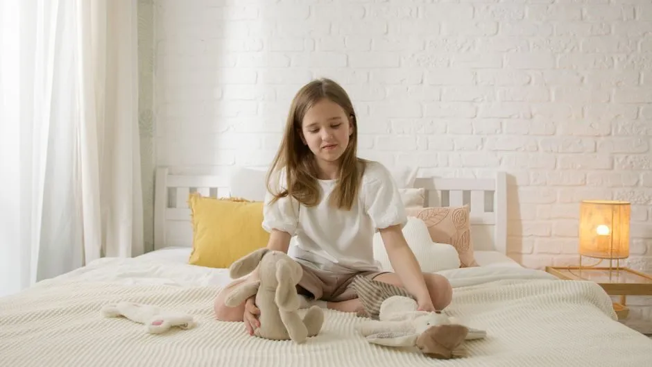 Thiết kế phòng ngủ sang trọng với nội thất màu tím lavender và chi tiết mạ vàng Thiết kế phòng ngủ sang trọng với nội thất màu tím lavender và chi tiết mạ vàng