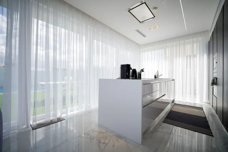 Không gian phòng giải trí biệt thự Cityland với sofa thư giãn và hệ thống giải trí