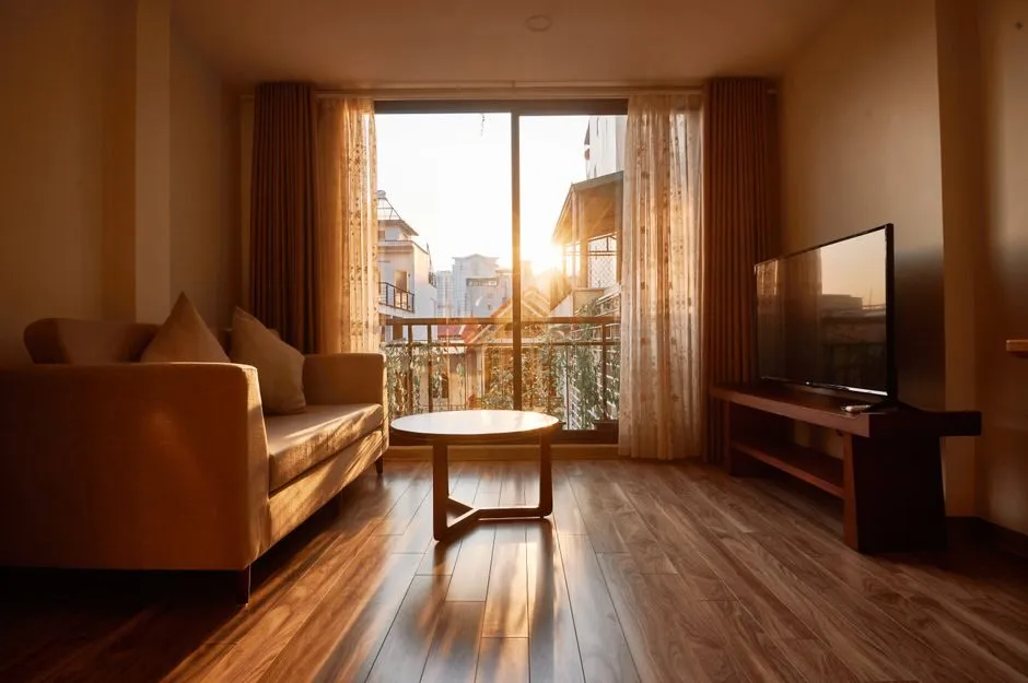 Phòng khách hiện đại với sofa cao cấp và trang trí tối giản sang trọng Phòng khách hiện đại với sofa cao cấp và trang trí tối giản sang trọng