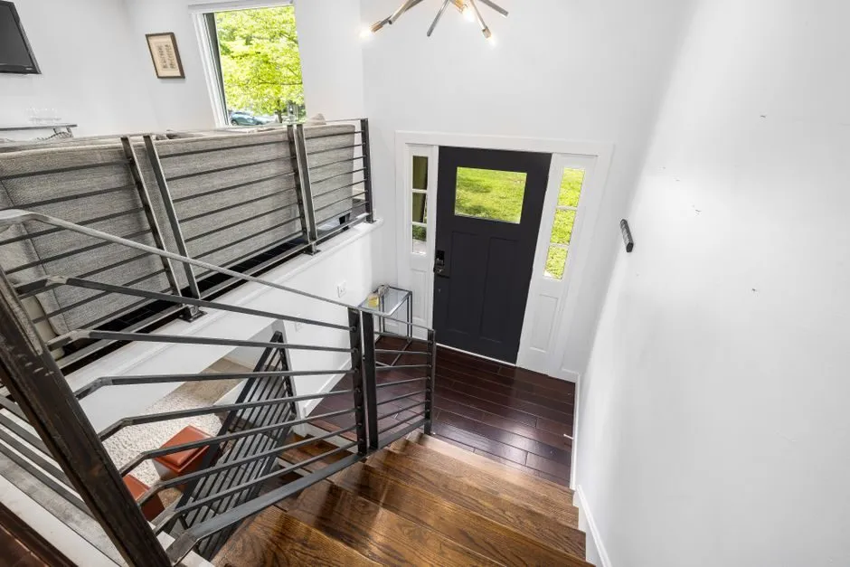 Phòng phụ duplex với giường đơn, tủ quần áo gỗ sơn trắng tân cổ điển đơn giản Phòng phụ duplex với giường đơn, tủ quần áo gỗ sơn trắng tân cổ điển đơn giản
