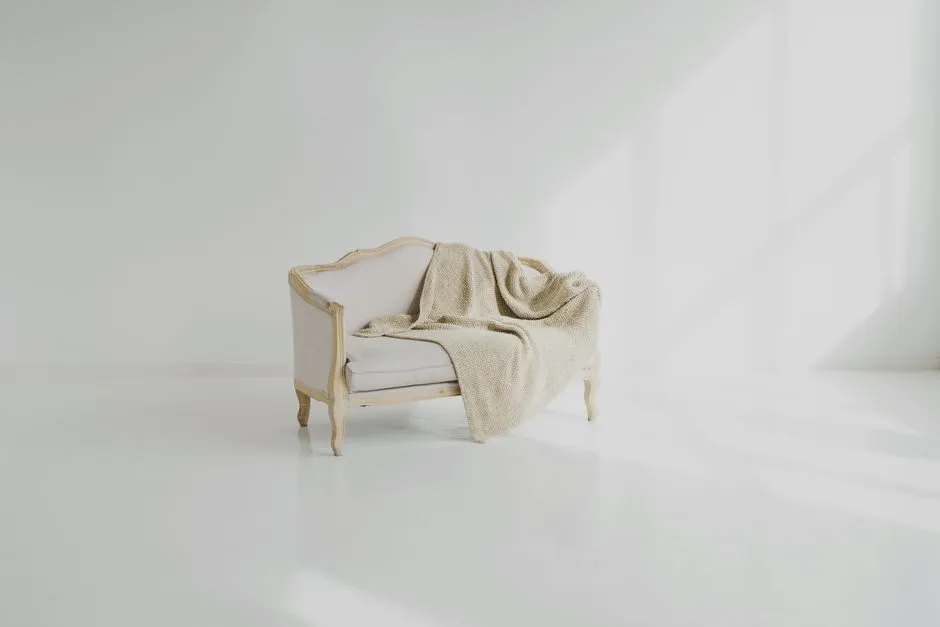 Sofa góc tân cổ điển màu xanh lá cây, trang trí gối tựa họa tiết vàng Sofa góc tân cổ điển màu xanh lá cây, trang trí gối tựa họa tiết vàng