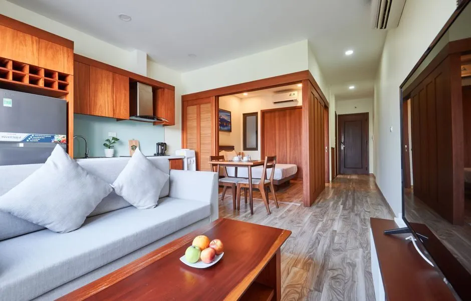 Sofa phân khu phòng khách trong căn hộ không gian mở