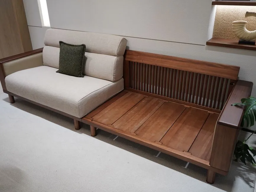 Sofa giường gỗ đa năng trong phòng khách nhỏ