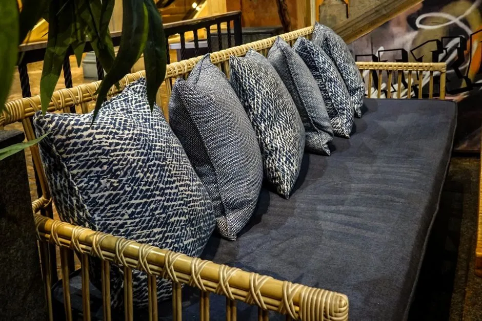 Sofa gỗ kết hợp mây tre đan phong cách tự nhiên
